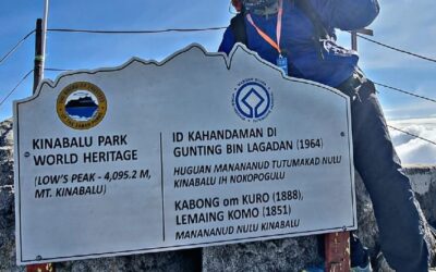 SEMBILAN STAF UTM PAGOH TAWAN PUNCAK GUNUNG KINABALU WALAU CUACA MENCABAR